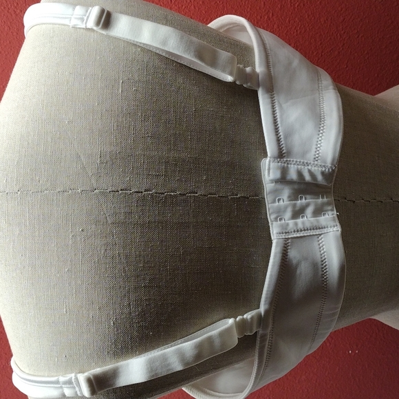 Vanity Fair Intimates & Sleepwear New Vanity Fair Wireless Bra 4 B